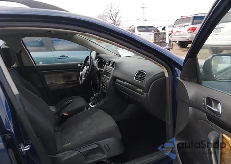 2013 Volkswagen Jetta Sportwagen 2.5L S z USA, uszkodzony, nr VIN 3VWPP7AJ8DM648406